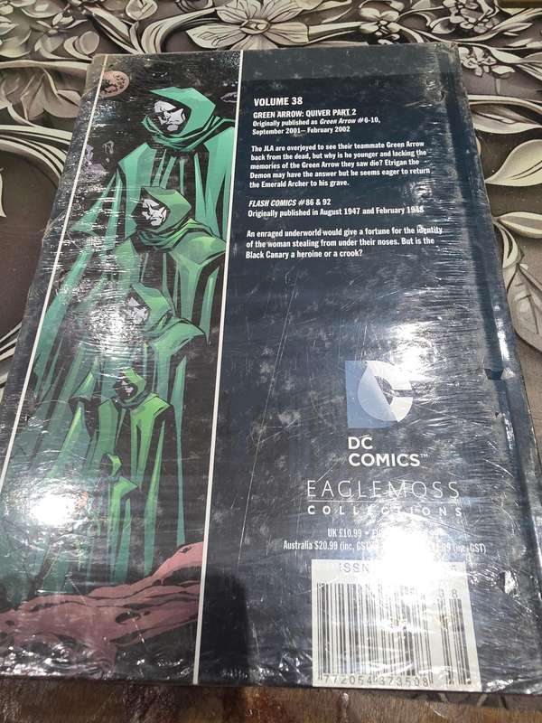DC HARDCOVER COMIC (GREEN ARROW)