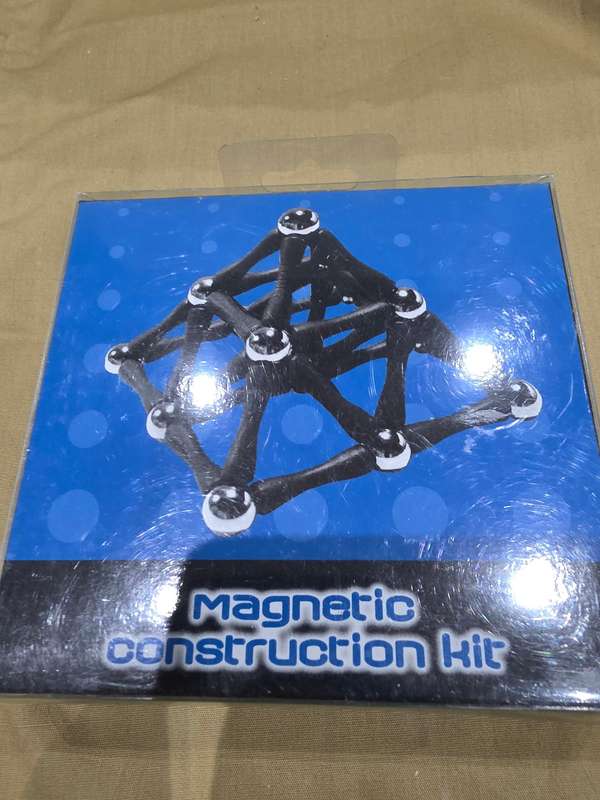 MAGNETIC CONSTRUCTION KIT