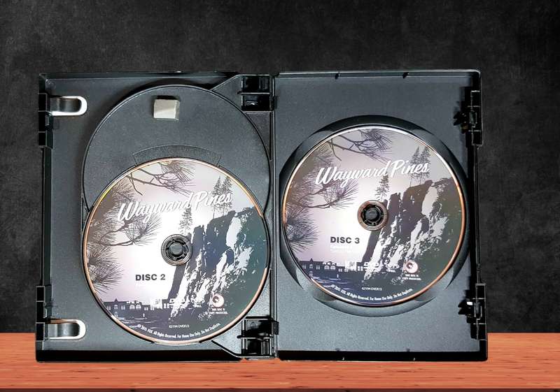 DVD Boxset x 2 - Wayward Pines - Complete - 6 Discs - Season 1 - 2