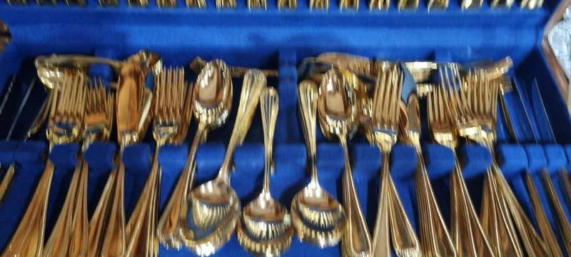 Royal Albert 120 piece with gold cutley set