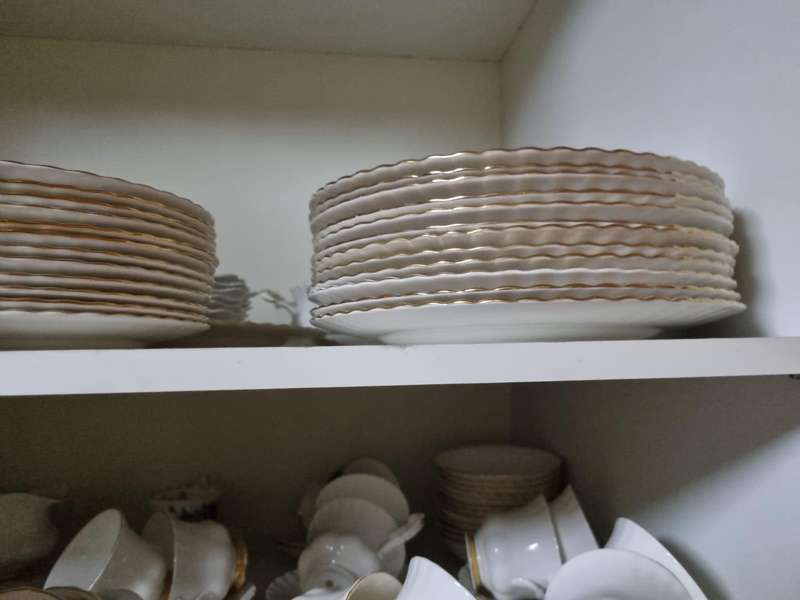 Royal Albert 120 piece with gold cutley set