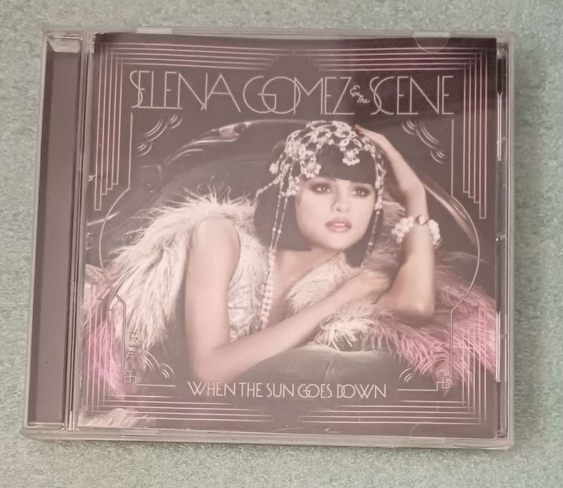 SELENA GOMEZ - WHEN THE SUN GOES DOWN
