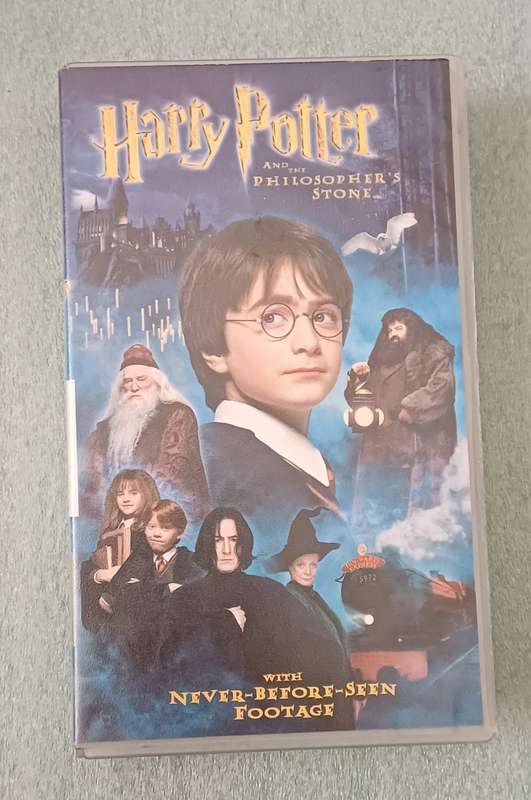 HARRY POTTER - AND THE PHILOSOPHER'S STONE