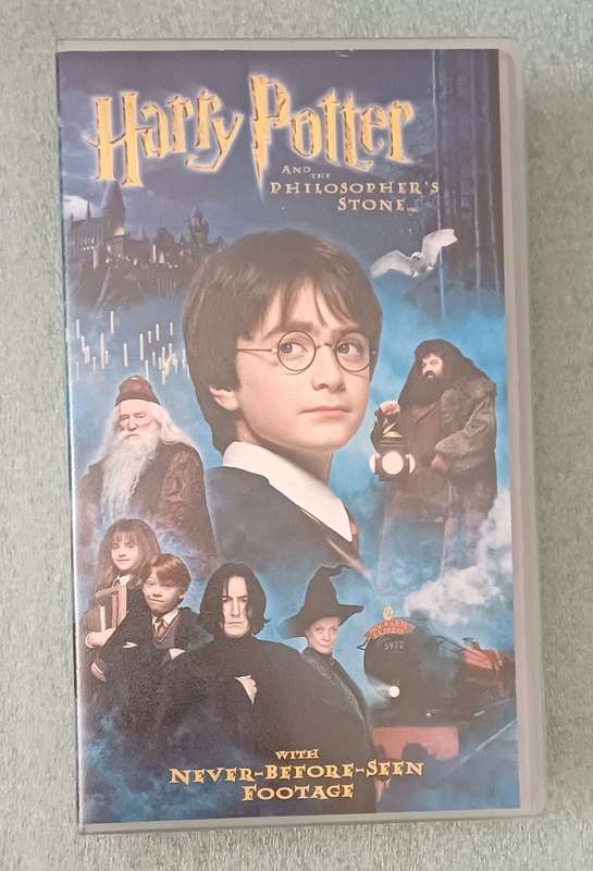 HARRY POTTER - AND THE PHILOSOPHER'S STONE