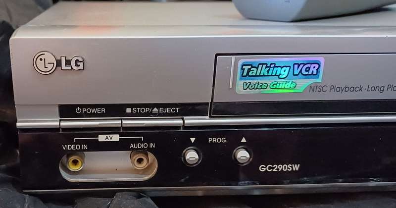 LG VIDEO CASSETTE RECORDER VCR ( MODEL NO: GC290SW TALKING VCR )