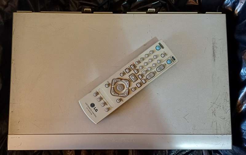 LG VIDEO CASSETTE RECORDER VCR ( MODEL NO: GC290SW TALKING VCR )