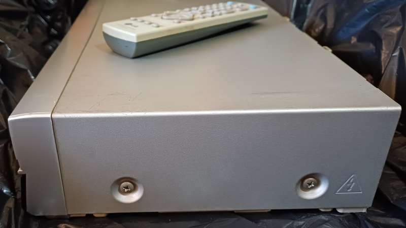 LG VIDEO CASSETTE RECORDER VCR ( MODEL NO: GC290SW TALKING VCR )