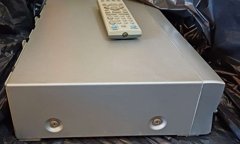 LG VIDEO CASSETTE RECORDER VCR ( MODEL NO: GC290SW TALKING VCR )
