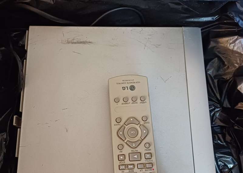 LG VIDEO CASSETTE RECORDER VCR ( MODEL NO: GC290SW TALKING VCR )