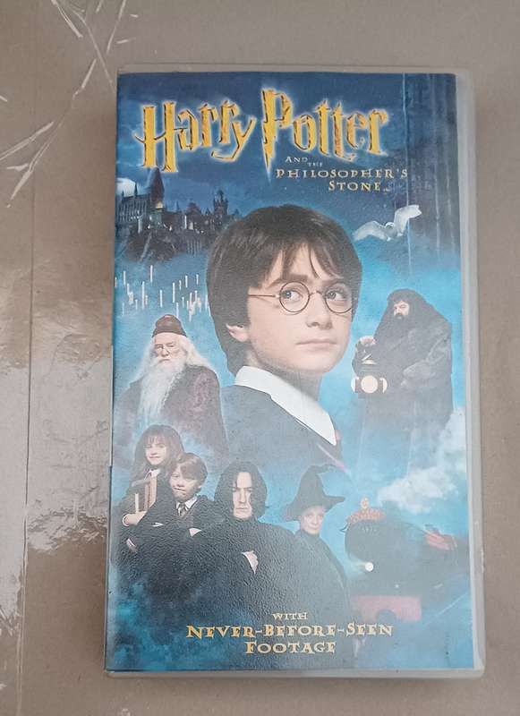 HARRY POTTER - AND THE PHILOSOPHER'S STONE