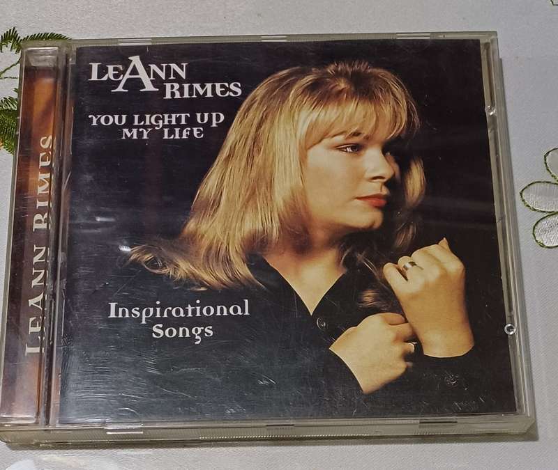 LEANN RIMES - YOU LIGHT UP MY LIFE