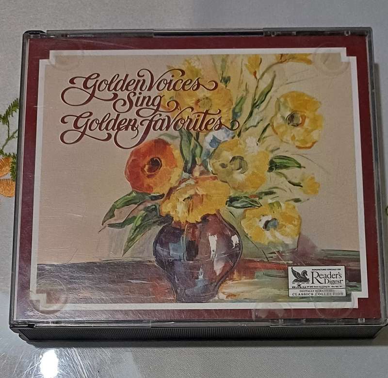 GOLDEN VOICES SING GOLDEN FAVORITES
