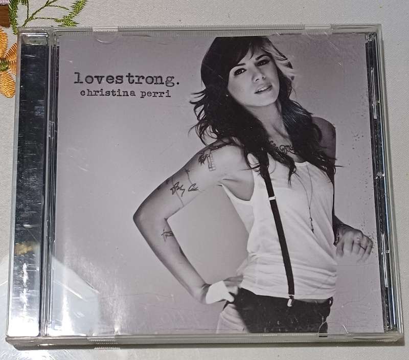 CHRISTINA PERRI - LOVESTRONG