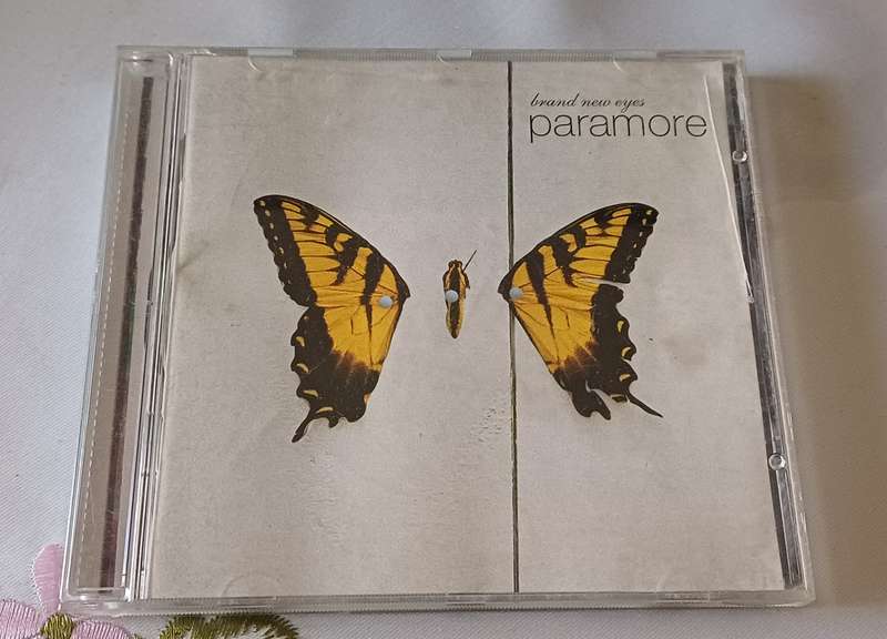 PARAMORE - BRAND NEW EYES