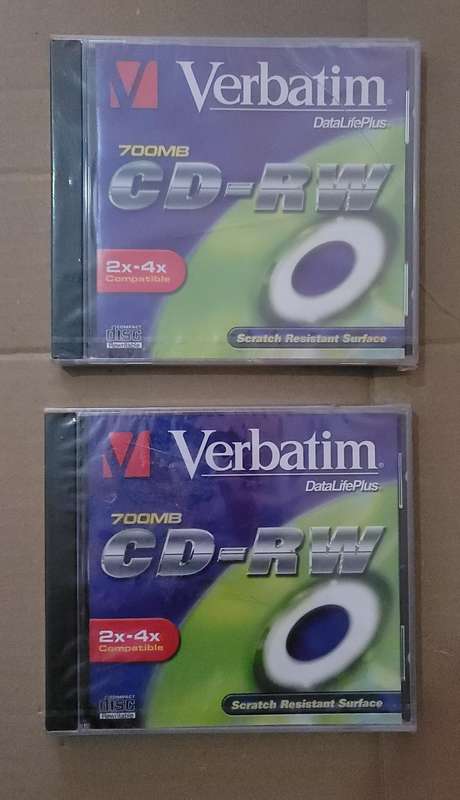 VERBATIM CD-RW 700MB PLEASE NOTE BOTH CD CASES HAS A CRACKED