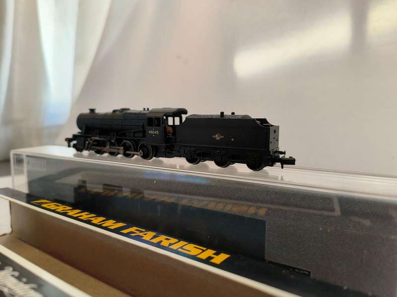 Graham Farish BR 8f 2-8-0 Locomotive (Lot 450)