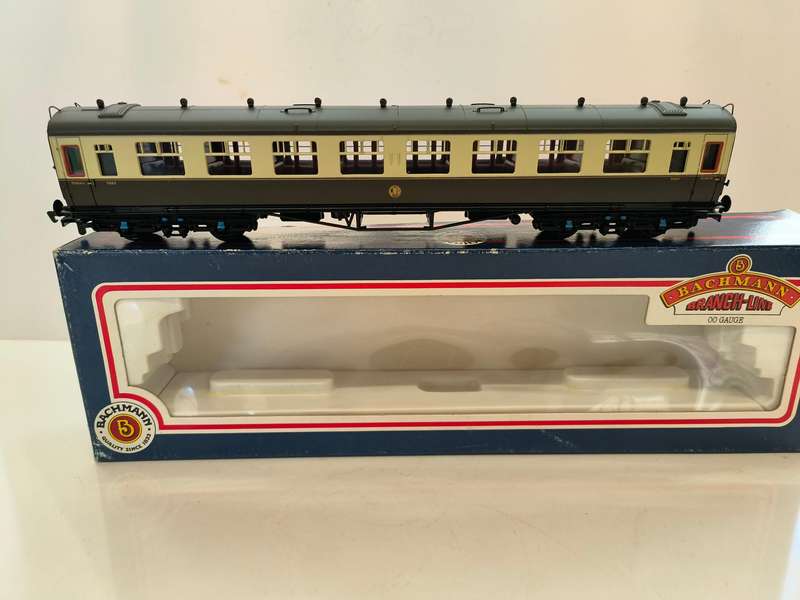 Bachmann Set of 2 Collet Coaches (Different running No) (Lot 449)