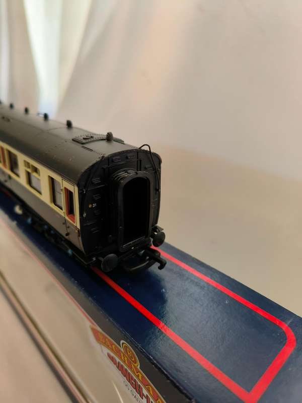 Bachmann Set of 2 Collet Coaches (Different running No) (Lot 449)