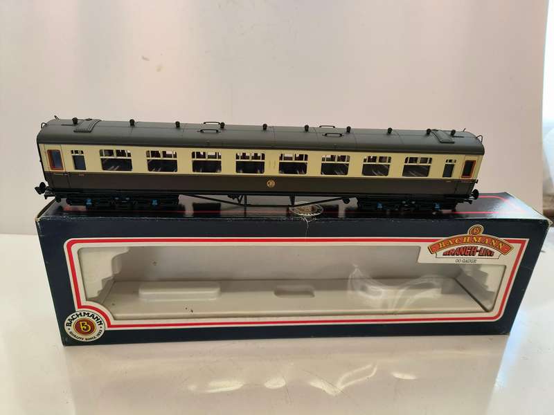 Bachmann Set of 2 Collet Coaches (Different running No) (Lot 449)
