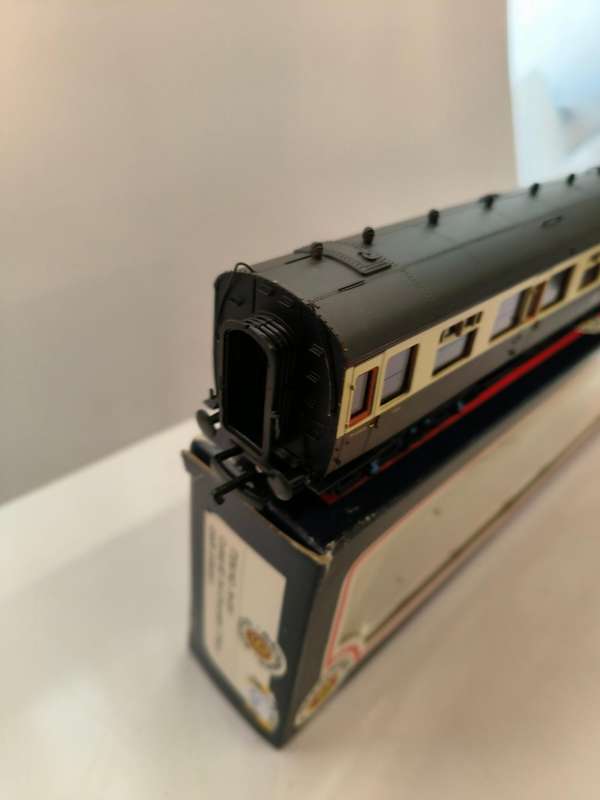 Bachmann Set of 2 Collet Coaches (Different running No) (Lot 449)