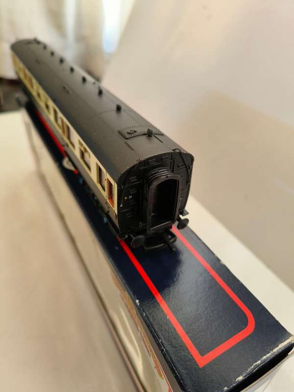 Bachmann Set of 2 Collet Coaches (Different running No) (Lot 449)