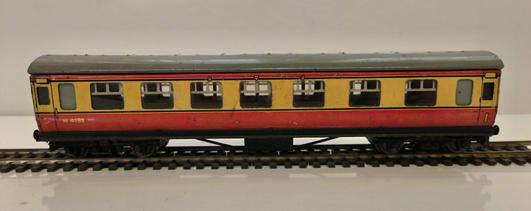 Vintage Hornby Dublo 3-rail BR Coach #1 (Lot 467)