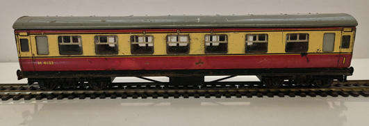 Vintage Hornby Dublo 3-rail BR Coach #2 (Lot 468)