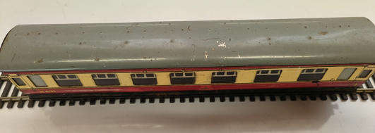 Vintage Hornby Dublo 3-rail BR Coach #2 (Lot 468)