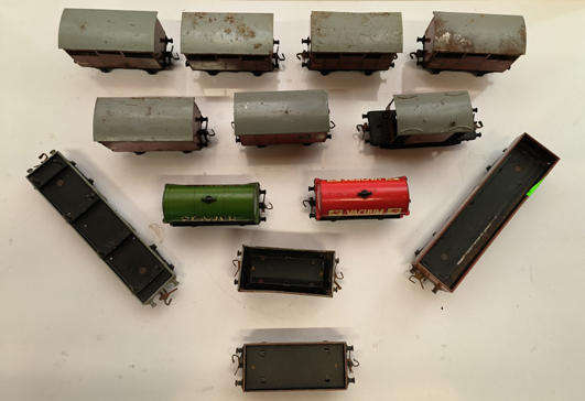 Vintage Hornby Dublo 3-rail wagon set (Lot 469-81)