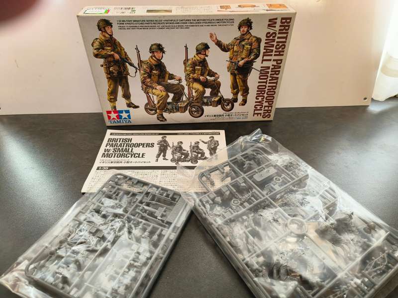 Tamiya British Paratroopers w/ Small motorcycle - MiB