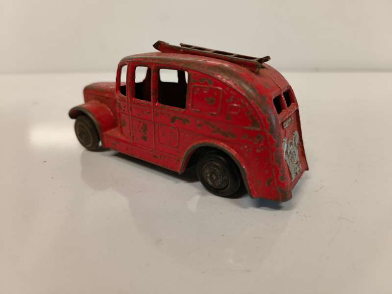 Dinky Toys - #25h - Streamlined Fire Engine (Lot 124)