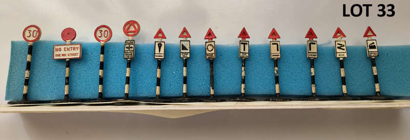 Dinky Toys - #47 Road Signs [#1] (Lot 33)