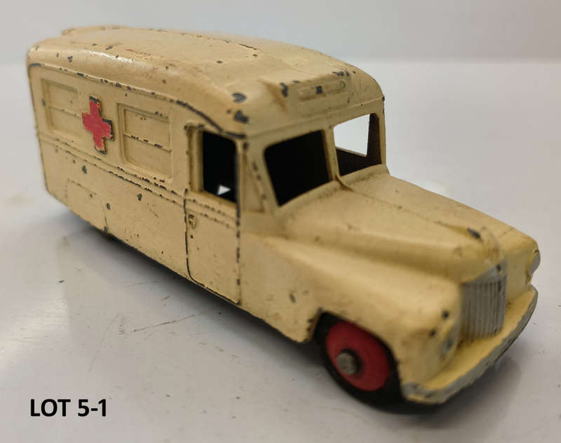 Dinky Toys - #30h Daimler Ambulance (Lot 05-1)