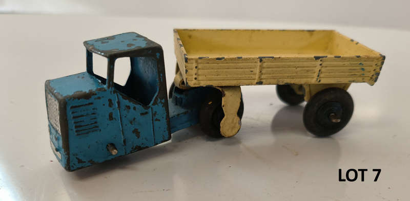 Dinky Toys - #33a Mechanical Horse & Trailer -Lot 07)