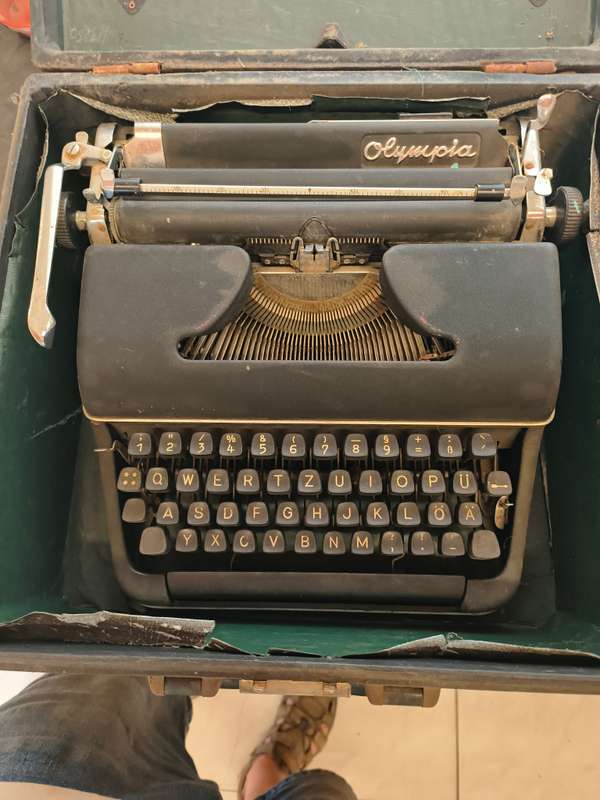Vintage (1930's) Olympia SM2 Typewriter with Carry case.