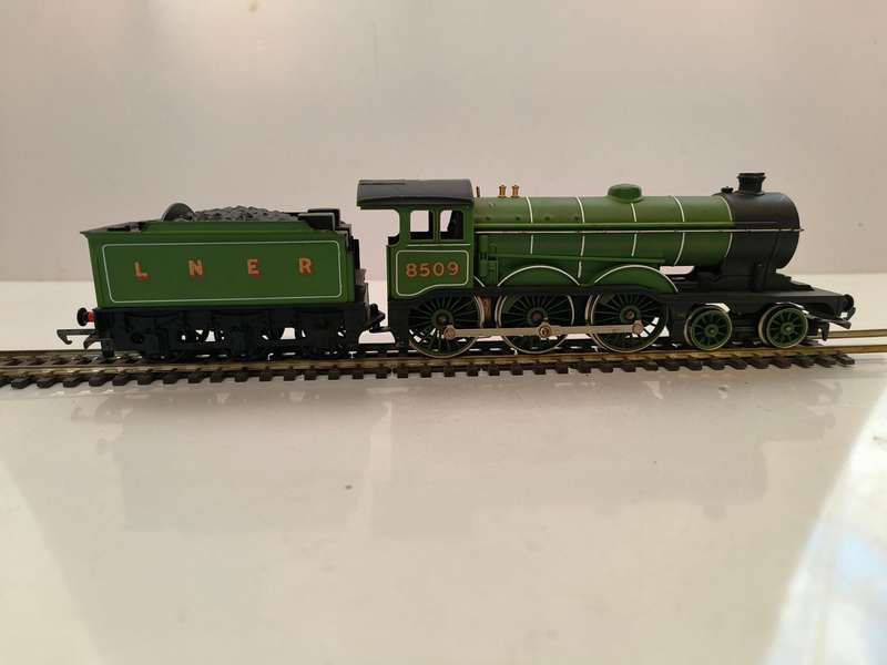 Vintage Tri-ang LNER B12 4-6-0 Locomotive (Lot 447)