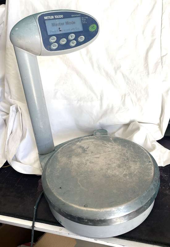 Mettler Toledo BBA242 Paint Scale with Power Supply from Switzerland.