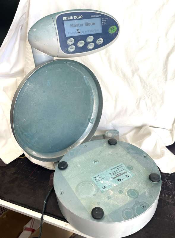 Mettler Toledo BBA242 Paint Scale with Power Supply from Switzerland.