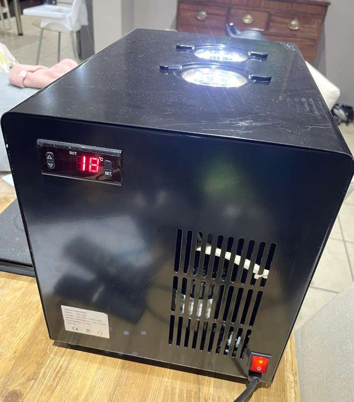 Liquor chiller, 2 bottle dispenser, Cold shot machine for Various liquor brands.