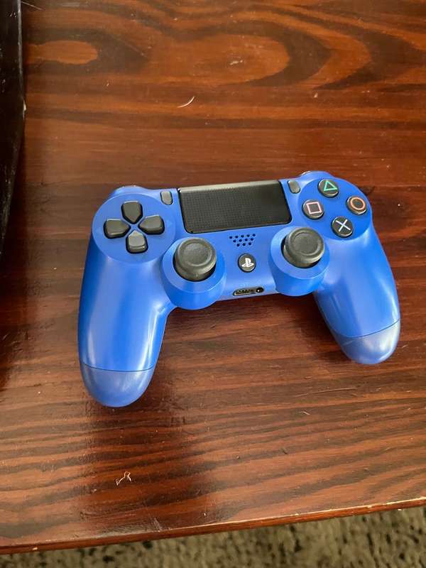 playstation 4 Pro + remote controller
