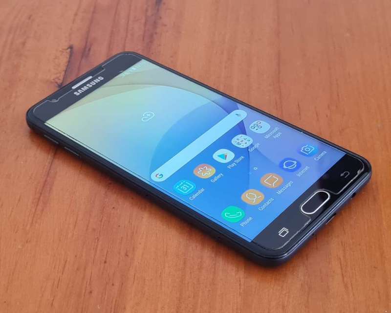 Samsung J7 Prime and Huawei p8 lite
