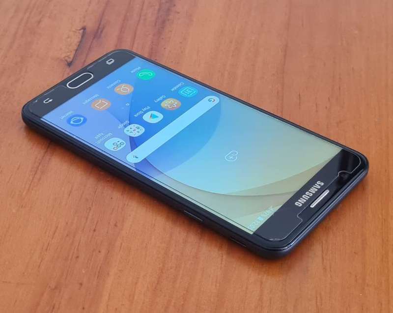 Samsung J7 Prime and Huawei p8 lite