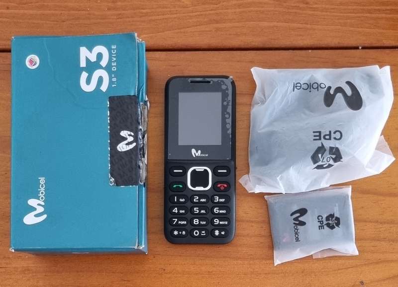 Lot Mobil phones and watch