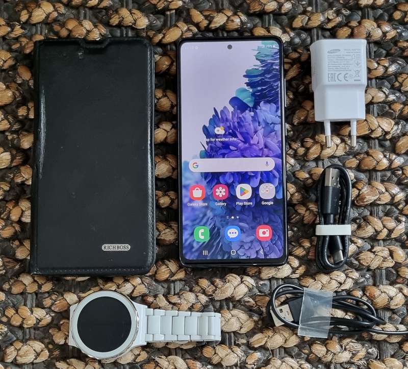 Samsung S20 fe duel sim with Focus fit e23 Smartwatch