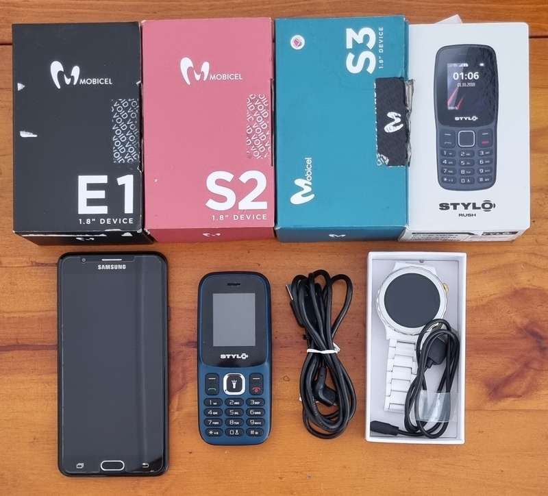 Lot Mobil phones and watch