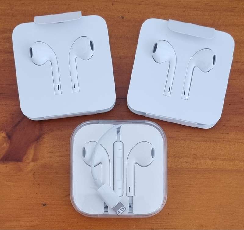 3 x Iphone earphones