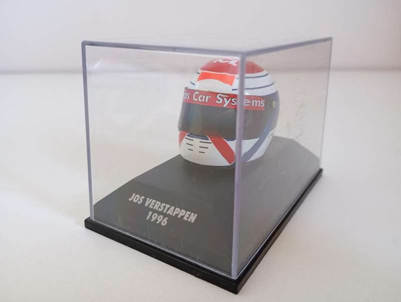 Minichamps 1:8 Scale F1 Footwork Hart 381960017 - Arai Helm Jos Verstappen 1996