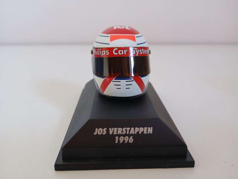 Minichamps 1:8 Scale F1 Footwork Hart 381960017 - Arai Helm Jos Verstappen 1996