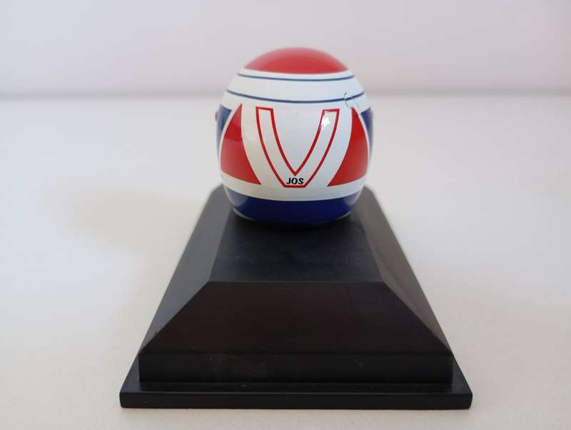 Minichamps 1:8 Scale F1 Footwork Hart 381960017 - Arai Helm Jos Verstappen 1996