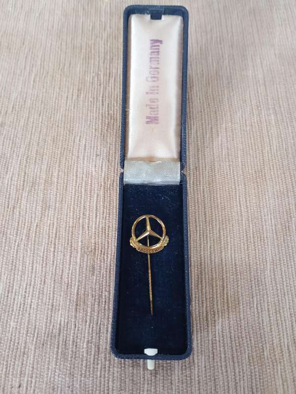 Solid Silver Gold-Plated Mercedes Benz 200 000km Pin Badge